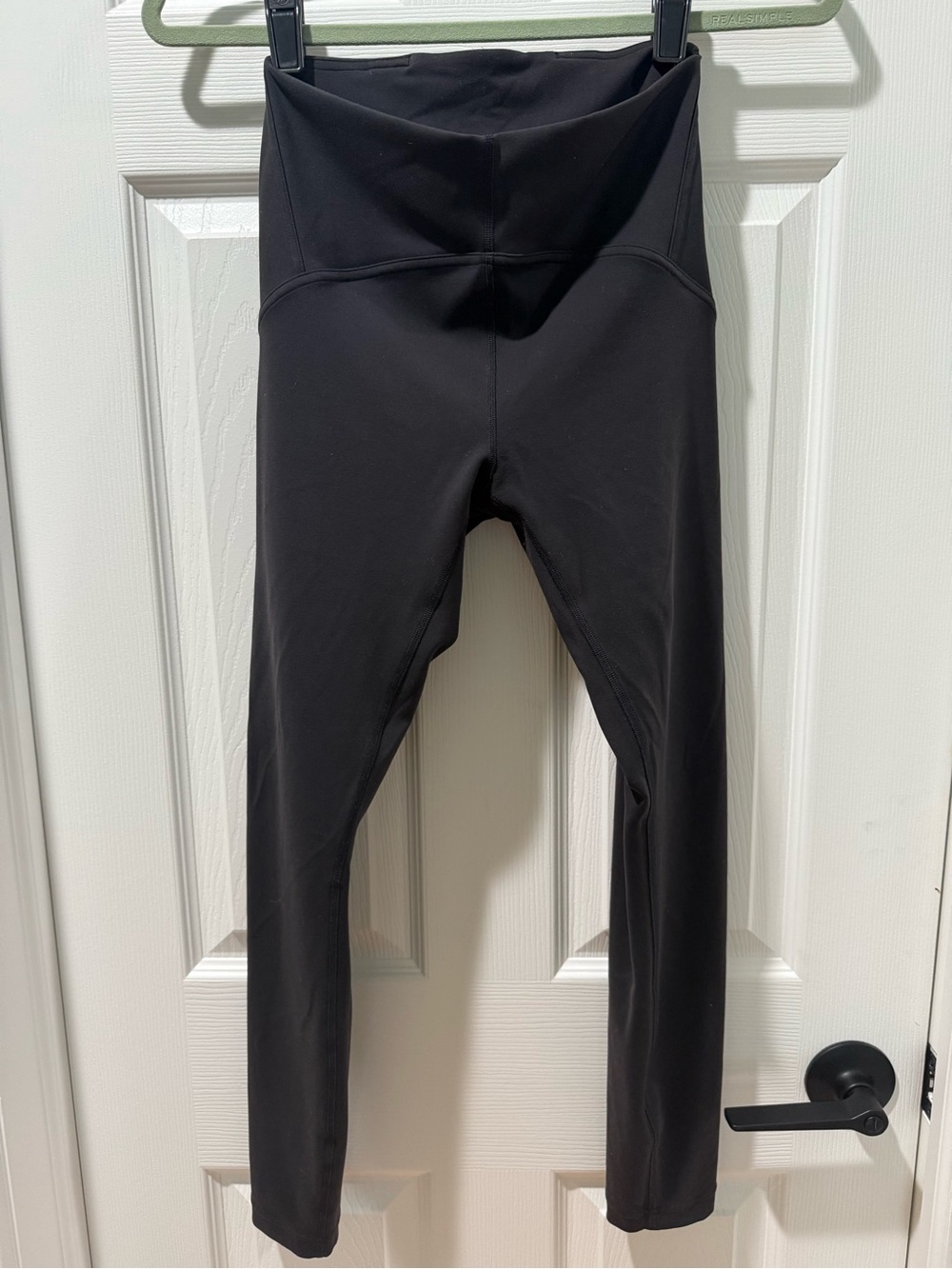 Lululemon black Leggings size 6 EUC